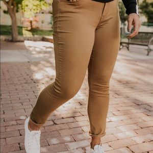 Brand New Levi Mid-Rise Classic Skinny